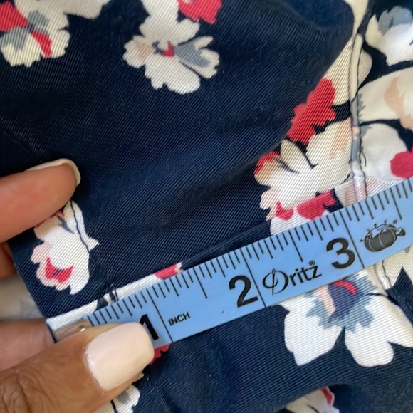 AMAZON ESSENTIALS Floral Chino Shorts | Navy & White | Size 12 - Picture 8 of 10